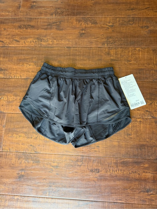 lululemon athletica Pants - Lululemon Women’s Hotty Hot Low Rise Lined Shorts - 2.5”